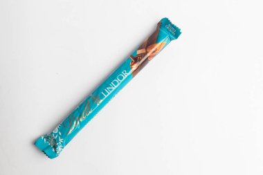 London, United Kingdom, 26th September 2024:- A view of the confectionary Lindt Lindor Salted Caramel Chocolate Bar, against a white background clipart