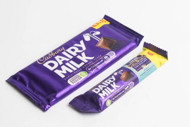 Londra, Birleşik Krallık, 30 Eylül 2024 Cadbury şekerleme Chomp manzarası, beyaz bir arka plan karşı