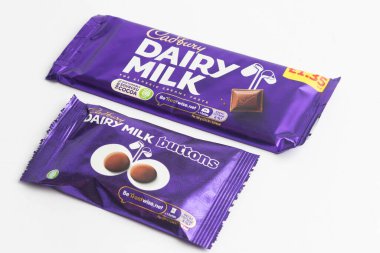 Londra, Birleşik Krallık, 30 Eylül 2024 Cadbury şekerleme Chomp manzarası, beyaz bir arka plan karşı