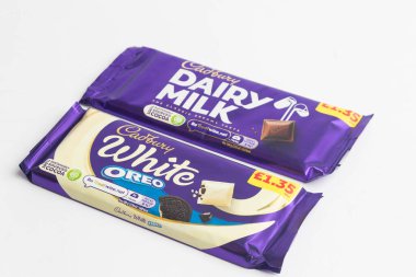 Londra, Birleşik Krallık, 30 Eylül 2024 Cadbury şekerleme Chomp manzarası, beyaz bir arka plan karşı