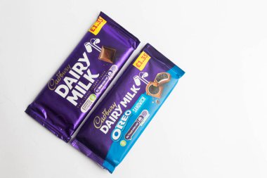 Londra, Birleşik Krallık, 30 Eylül 2024 Cadbury şekerleme Chomp manzarası, beyaz bir arka plan karşı