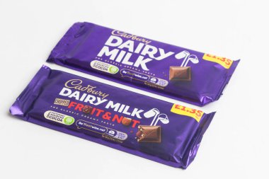 Londra, Birleşik Krallık, 30 Eylül 2024 Cadbury şekerleme Chomp manzarası, beyaz bir arka plan karşı