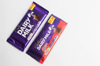 Londra, Birleşik Krallık, 30 Eylül 2024 Cadbury şekerleme Chomp manzarası, beyaz bir arka plan karşı
