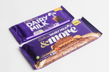 Londra, Birleşik Krallık, 30 Eylül 2024 Cadbury şekerleme Chomp manzarası, beyaz bir arka plan karşı