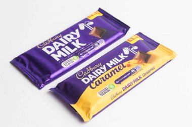 Londra, Birleşik Krallık, 30 Eylül 2024 Cadbury şekerleme Chomp manzarası, beyaz bir arka plan karşı