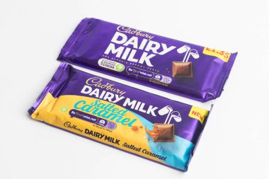 Londra, Birleşik Krallık, 30 Eylül 2024 Cadbury şekerleme Chomp manzarası, beyaz bir arka plan karşı