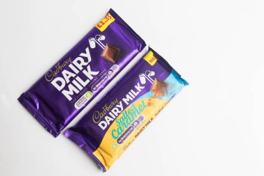 Londra, Birleşik Krallık, 30 Eylül 2024 Cadbury şekerleme Chomp manzarası, beyaz bir arka plan karşı