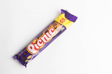 Londra, Birleşik Krallık, 30 Eylül 2024 Cadbury şekerleme Chomp manzarası, beyaz bir arka plan karşı