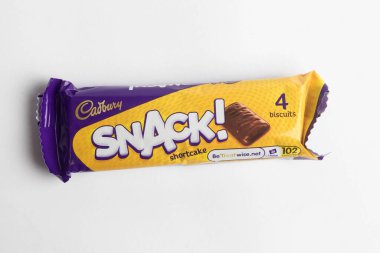 Londra, Birleşik Krallık, 30 Eylül 2024 Cadbury şekerleme Chomp manzarası, beyaz bir arka plan karşı