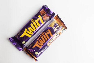 Londra, Birleşik Krallık, 30 Eylül 2024 Cadbury şekerleme Chomp manzarası, beyaz bir arka plan karşı