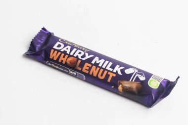 Londra, Birleşik Krallık, 30 Eylül 2024 Cadbury şekerleme Chomp manzarası, beyaz bir arka plan karşı