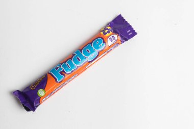 Londra, Birleşik Krallık, 30 Eylül 2024 Cadbury şekerleme Chomp manzarası, beyaz bir arka plan karşı