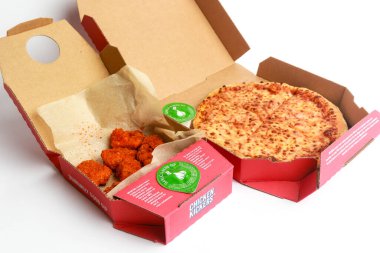 Londra, Birleşik Krallık, 5 Kasım 2024: Dominos Pizza 'nın Bal ve Hardal Daldırma manzarası