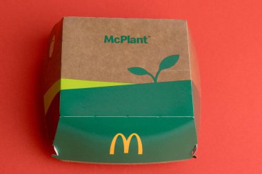 Londra, Birleşik Krallık, 12 Kasım 2024: - McDonalds McPlant Kutusu manzarası,