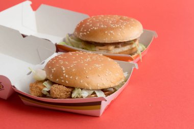 Londra, Birleşik Krallık, 12 Kasım 2024 McDonalds Big Mac ve Sebze Deluxe manzarası