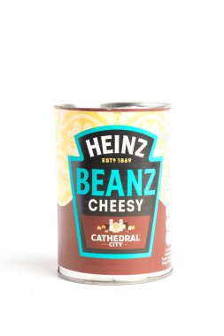 Londra, Birleşik Krallık 25 Şubat 2025 Heinz Fırında Fasulye Peyniri. Beyaz Geçmişe Karşı Stüdyo Çekimi