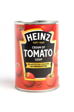 Londra, Birleşik Krallık 24 Şubat 2025: - Heinz Kremalı Domates Çorbası. Beyaz Geçmişe Karşı Stüdyo Çekimi.