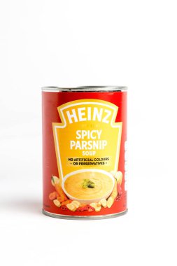 Londra, Birleşik Krallık 24 Şubat 2025, Heinz Baharatlı Havuç Çorbası. Beyaz Geçmişe Karşı Stüdyo Çekimi.