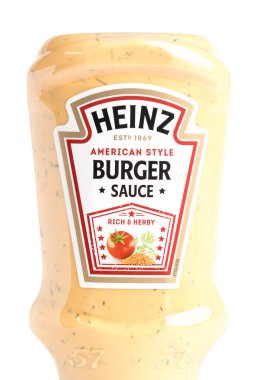 Londra, Birleşik Krallık 24 Şubat 2025 Bir şişe Burger Sosu. Heinz Yapımı Masa Sosu. Beyaz Geçmişe Karşı Stüdyo Çekimi.