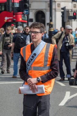 Londra, Birleşik Krallık, 26 Nisan 2025 - Just Stop Oil üyeleri, kampanyalarında başarılı olduklarını iddia ettikten sonra son kez Londra 'da protesto yaptılar..