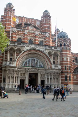Londra, United Kindom, 26 Nisan 2025 - İngiltere ve Galler 'deki en büyük Roma Katolik Kilisesi olan Westminster Katedrali manzarası