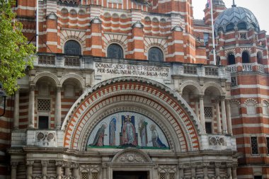 Londra, United Kindom, 26 Nisan 2025 - İngiltere ve Galler 'deki en büyük Roma Katolik Kilisesi olan Westminster Katedrali manzarası