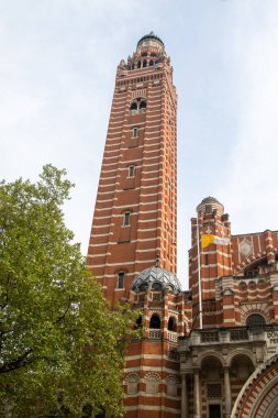 Londra, United Kindom, 26 Nisan 2025 - İngiltere ve Galler 'deki en büyük Roma Katolik Kilisesi olan Westminster Katedrali manzarası