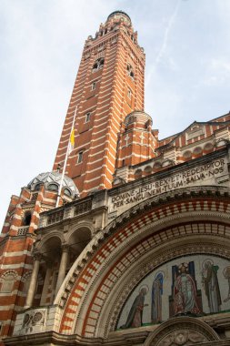 Londra, United Kindom, 26 Nisan 2025 - İngiltere ve Galler 'deki en büyük Roma Katolik Kilisesi olan Westminster Katedrali manzarası