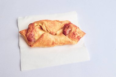 Londra, Birleşik Krallık, 12 Mayıs 2025: Greggs Pepperoni Pizza Stüdyosu, Uk 'ta bir perakende fırın zinciri.