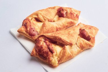 Londra, Birleşik Krallık, 12 Mayıs 2025: Greggs Pepperoni Pizza Stüdyosu, Uk 'ta bir perakende fırın zinciri.