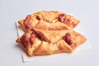Londra, Birleşik Krallık, 12 Mayıs 2025: Greggs Pepperoni Pizza Stüdyosu, Uk 'ta bir perakende fırın zinciri.