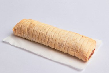 Londra, Birleşik Krallık, 12 Mayıs 2025: Greggs Pepperoni Pizza Stüdyosu, Uk 'ta bir perakende fırın zinciri.