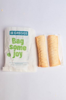 Londra, Birleşik Krallık, 12 Mayıs 2025: Greggs Pepperoni Pizza Stüdyosu, Uk 'ta bir perakende fırın zinciri.