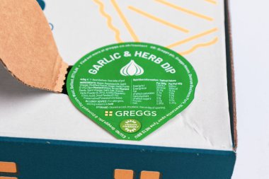 Londra, Birleşik Krallık, 12 Mayıs 2025: Greggs Pepperoni Pizza Stüdyosu, Uk 'ta bir perakende fırın zinciri.