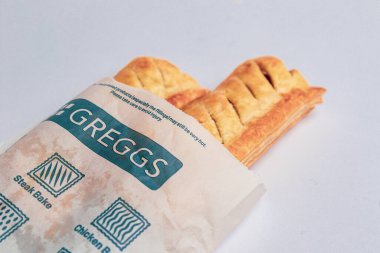 Londra, Birleşik Krallık, 20 Mayıs 2025: - Greggs Takeout Holder for Coffee, Greggs bir perakende fırın zinciri Uk