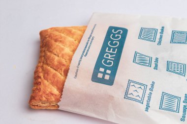 Londra, Birleşik Krallık, 20 Mayıs 2025: - Greggs Takeout Holder for Coffee, Greggs bir perakende fırın zinciri Uk