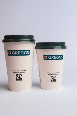 Londra, Birleşik Krallık, 20 Mayıs 2025: - Greggs Takeout Holder for Coffee, Greggs bir perakende fırın zinciri Uk