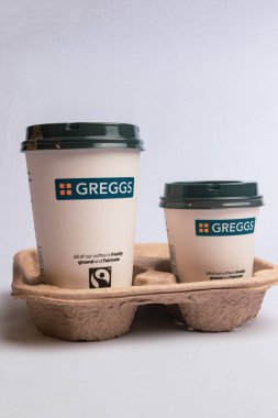 Londra, Birleşik Krallık, 20 Mayıs 2025: - Greggs Takeout Holder for Coffee, Greggs bir perakende fırın zinciri Uk
