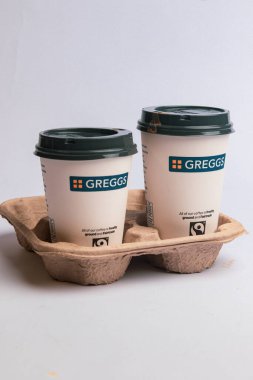 Londra, Birleşik Krallık, 20 Mayıs 2025: - Greggs Takeout Holder for Coffee, Greggs bir perakende fırın zinciri Uk