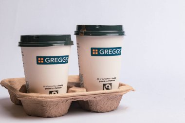 Londra, Birleşik Krallık, 20 Mayıs 2025: - Greggs Takeout Holder for Coffee, Greggs bir perakende fırın zinciri Uk