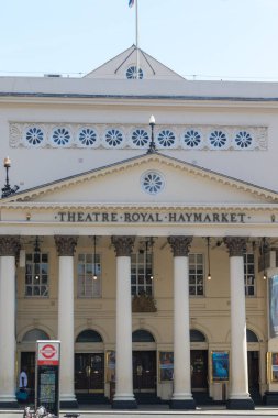Londra, Birleşik Krallık, 16 Haziran 2025: - Londra 'nın batı ucundaki tiyatro arazisinin bir parçası olan Royal Haymarket Tiyatrosu manzarası