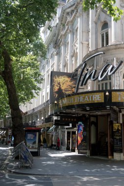 Londra, Birleşik Krallık, 16 Haziran 2025 - Londra 'nın batı ucundaki Tiyatro Alanı' nın bir parçası olan Aldwych Tiyatrosu manzarası