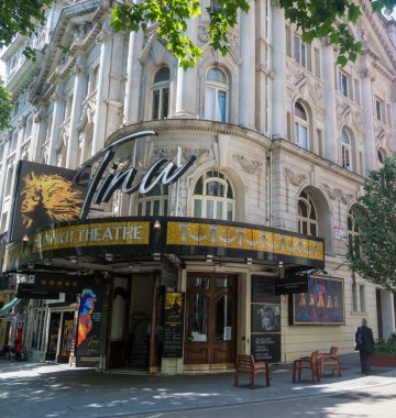 Londra, Birleşik Krallık, 16 Haziran 2025 - Londra 'nın batı ucundaki Tiyatro Alanı' nın bir parçası olan Aldwych Tiyatrosu manzarası