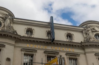 Londra, Birleşik Krallık, 16 Haziran 2025: - Apollo Tiyatrosu manzarası, Londra 'nın batı ucundaki tiyatro arazisinin bir parçası