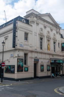 Londra, Birleşik Krallık, 16 Haziran 2025: - Harold Pinter Tiyatrosu manzarası, Londra 'nın batı ucundaki tiyatro arazisinin bir parçası