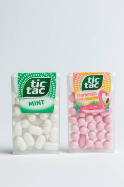 Londra, Birleşik Krallık, 21 Temmuz 2025 - Bir paket Tic Tac Mint ve Flamingo, Hard Sweets veya Candy