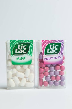 Londra, Birleşik Krallık, 21 Temmuz 2025 - Bir paket Tic Tac Mint ve Berry Bliss, Hard Sweets veya Candy