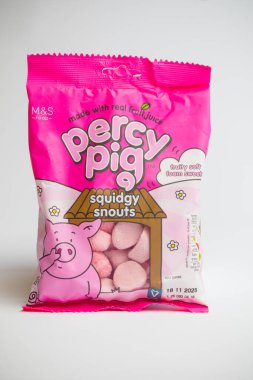 Londra, Birleşik Krallık, 21 Temmuz 2025 'te Spencer' ın Percy Domuzcuk Burunları ile Beyaz Arkaplan Karşısında