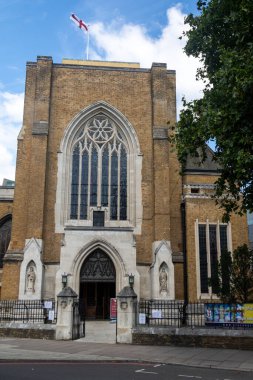 Londra, Birleşik Krallık, 28 Temmuz 2025: - St. George Katedrali manzarası, Southwark 19. yüzyıl Katolik katedrali Gotik tarzda inşa edildi.
