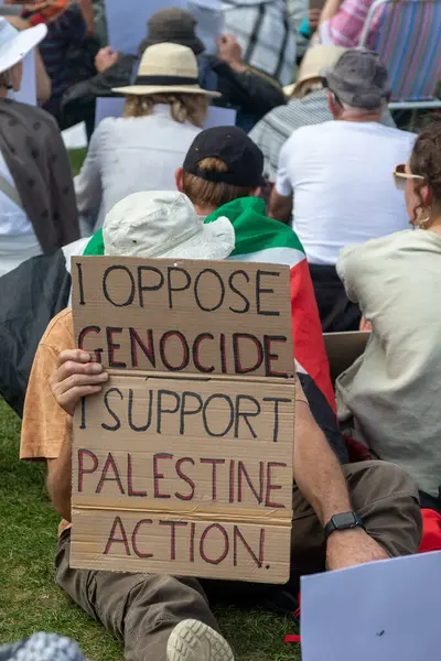 Londra, Birleşik Krallık, 9 Ağustos 2025 - Londra Parlamento Meydanı 'ndaki Filistin Eylem Protestosu' nda 